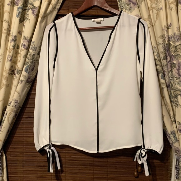 Finn & Grace, White Blouse, Size XS - Picture 1 of 4